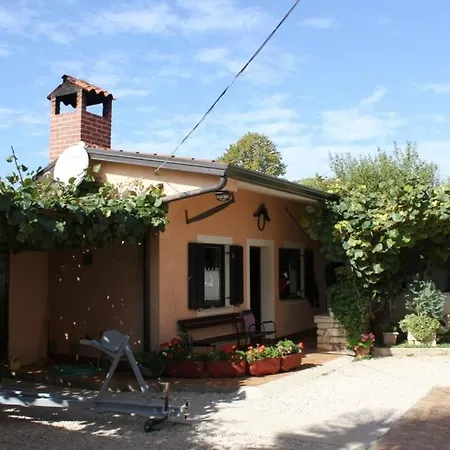 With A Parking Space Basanija, Umag - 7334 *